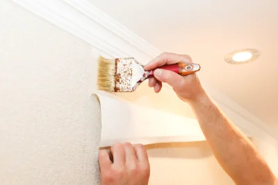 Pose de papier peint à Manzat — revêtements muraux et toiles de verre